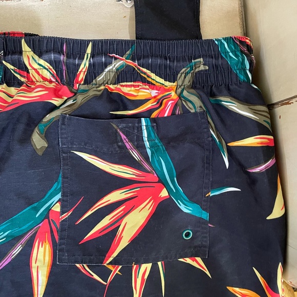 Old Navy/ men’s swim suit - Picture 4 of 4